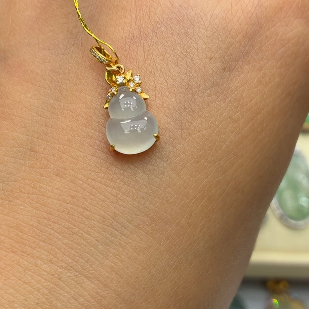 翡翠18K金镶嵌颈饰