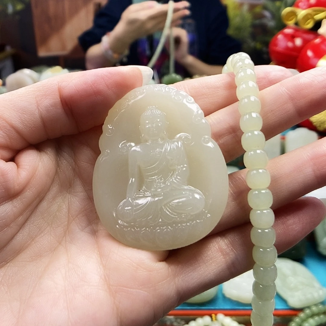 晨***溪和田玉未镶嵌颈饰