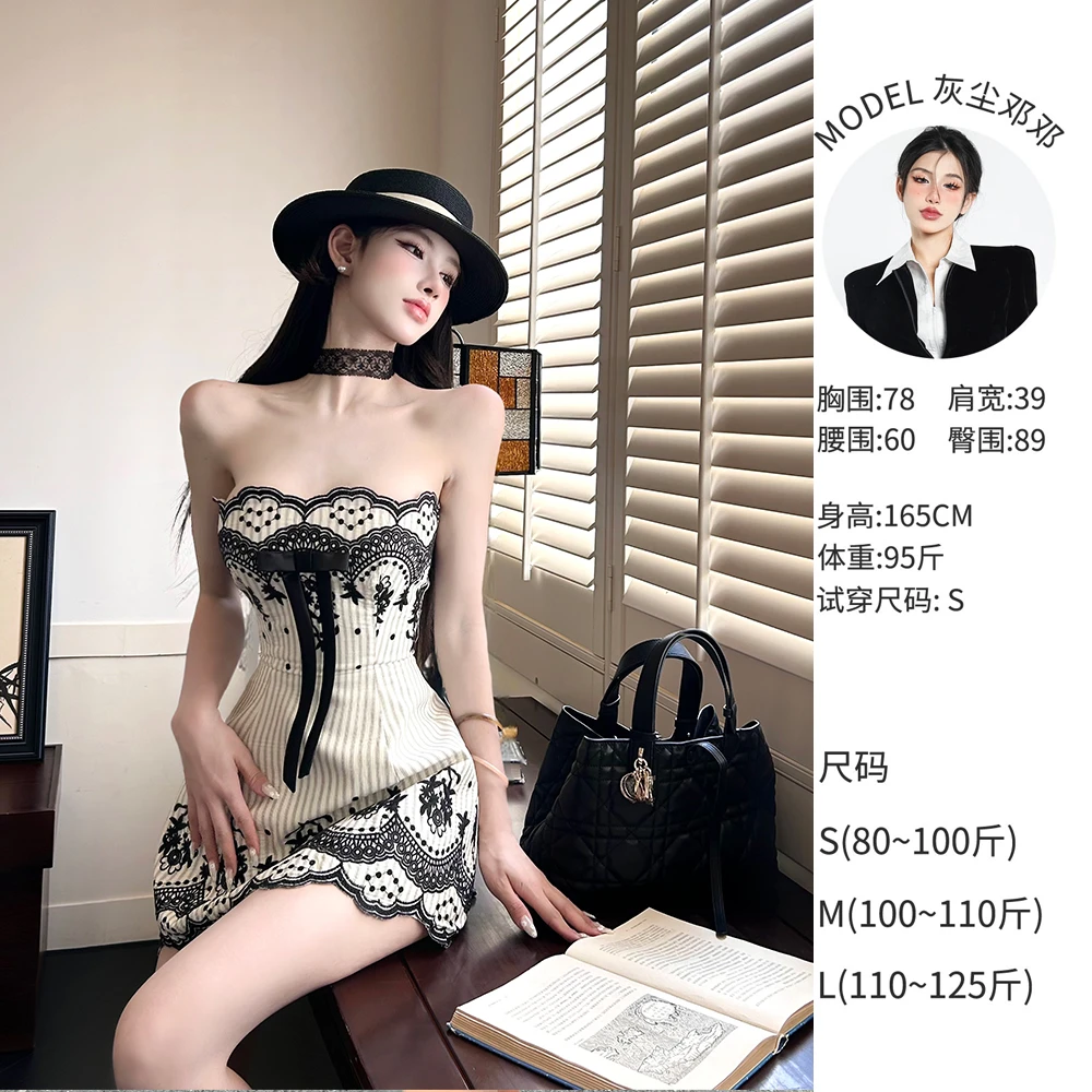 灰尘邓邓 【古镯小姐】条纹花朵抹胸下摆刺绣暗条纹连衣裙D25Q1649