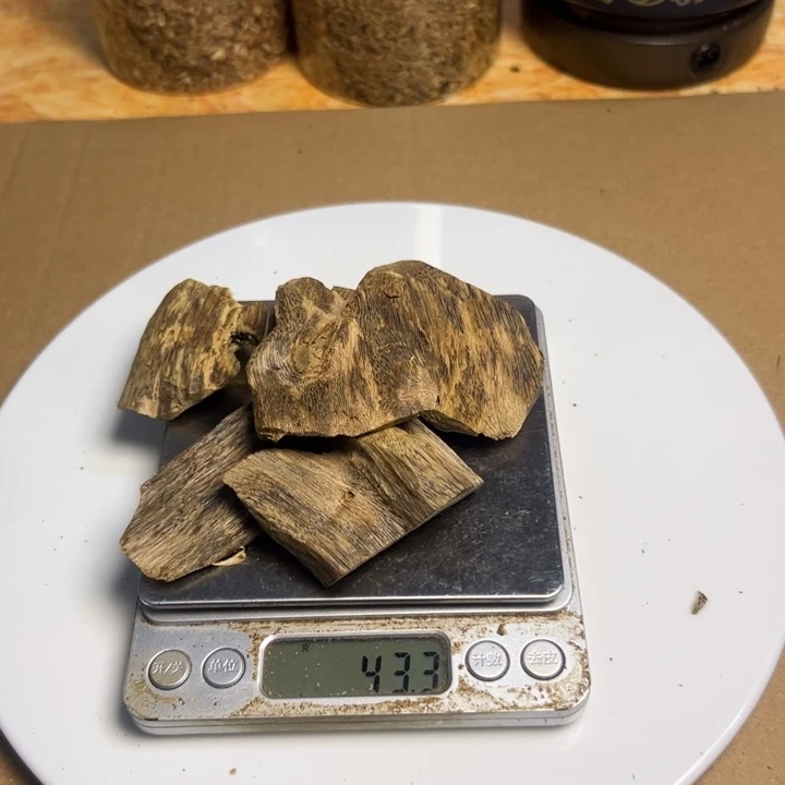 沉香碎屑沉香乌身原材料43克