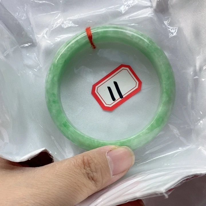 @****翡翠手镯未镶嵌翡翠