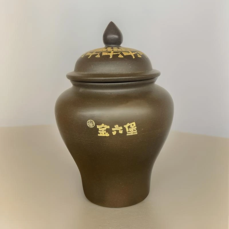 轻微瑕疵茶罐(沙眼)特价捡漏,无七天无理由退换货,介意慎拍。