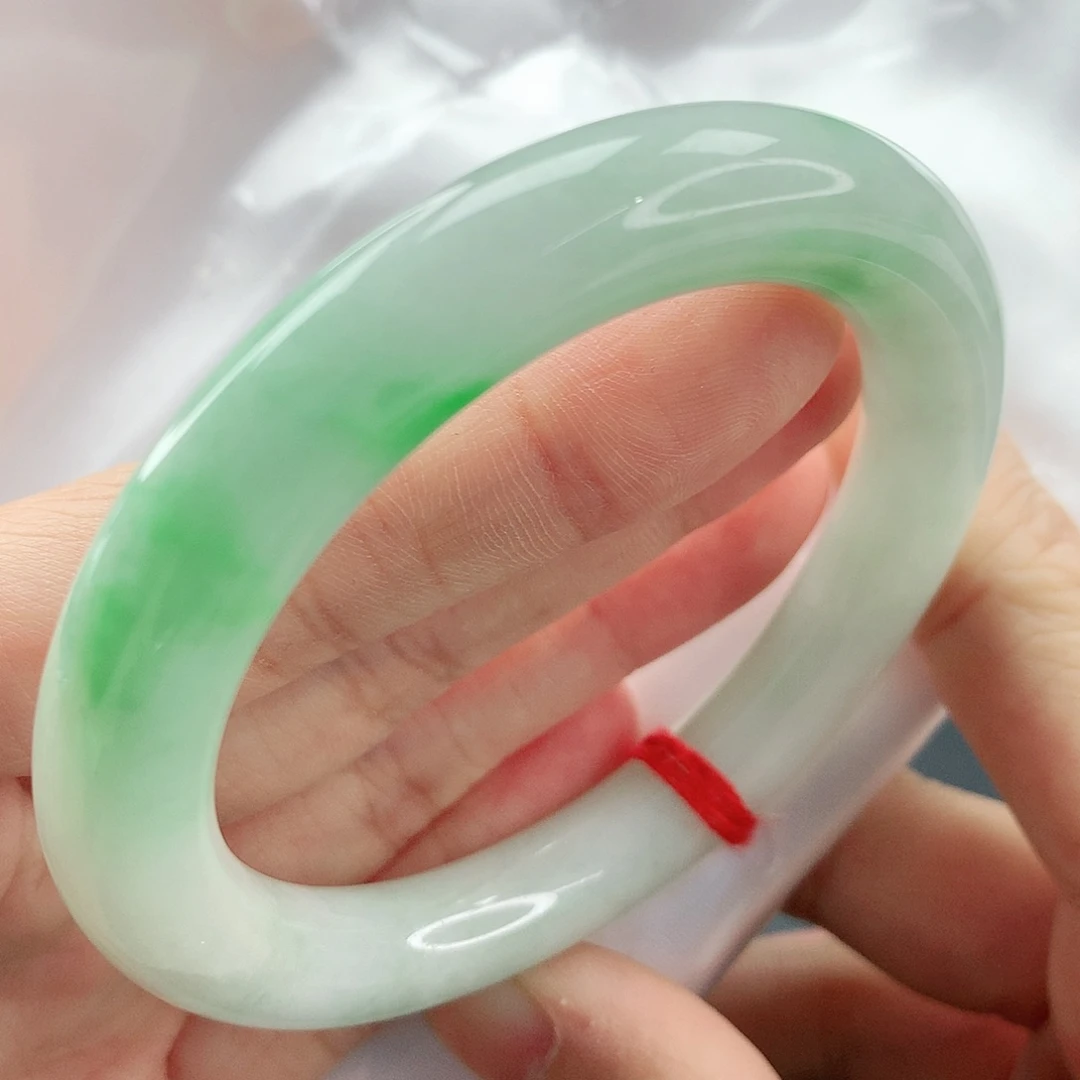 翡翠手镯未镶嵌，109