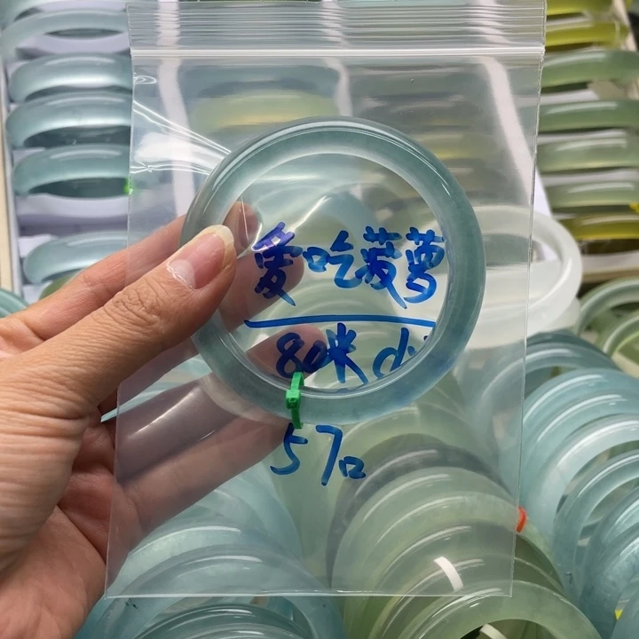 石英质玉手镯未镶嵌爱***?
