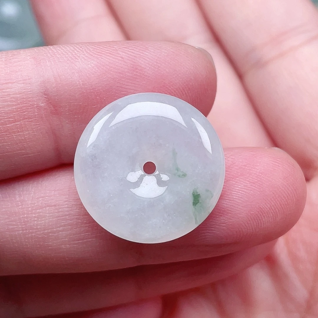 翡翠未镶嵌颈饰平安扣