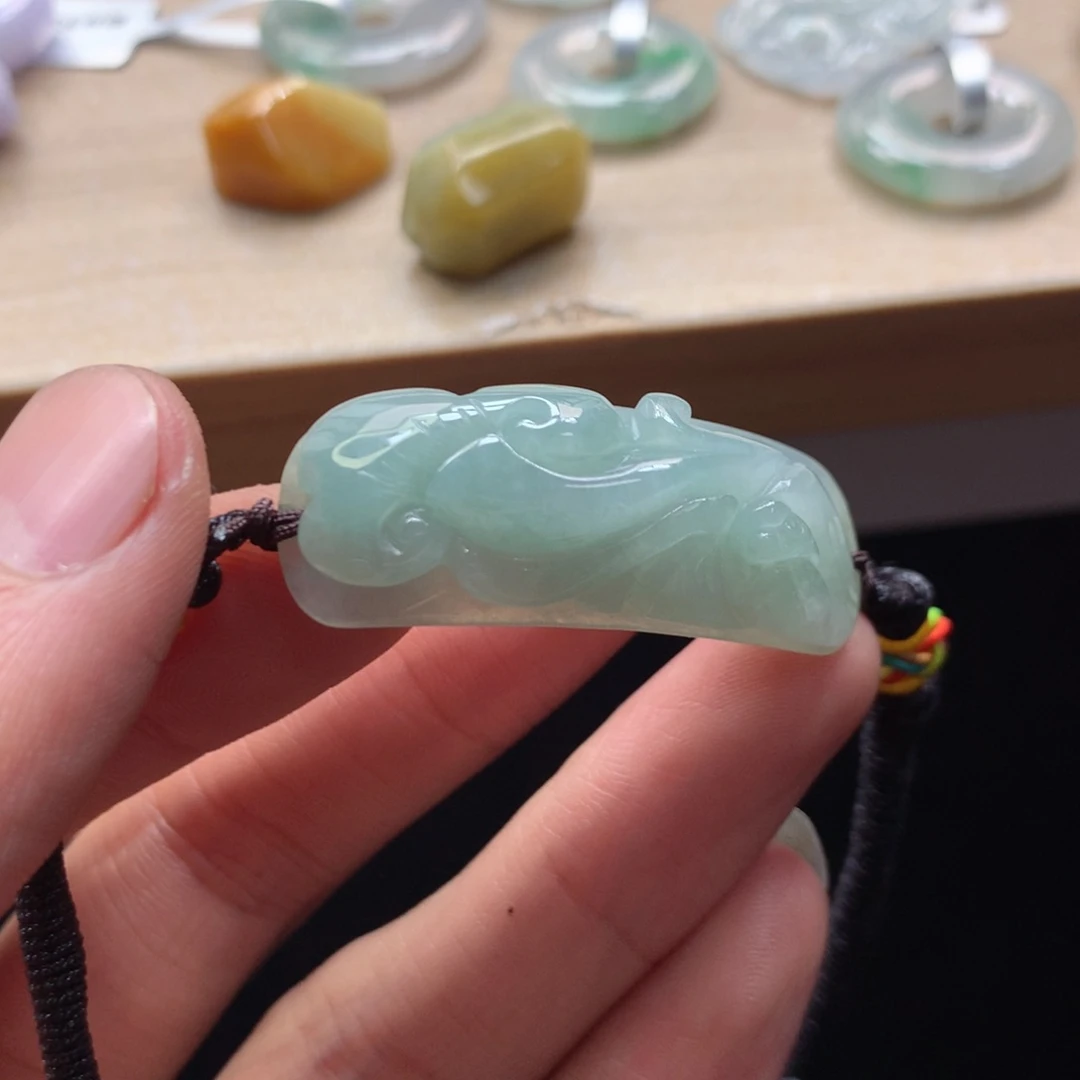 颈饰未镶嵌翡翠吊坠