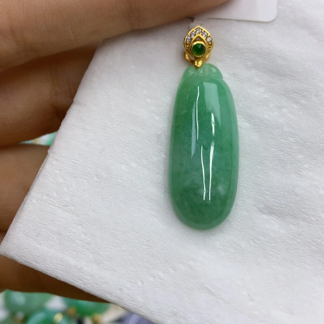 翡翠未镶嵌颈饰翡翠