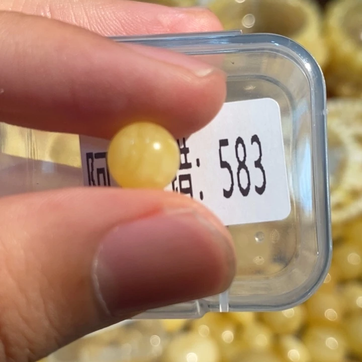 未镶嵌琥珀珠宝奇石583