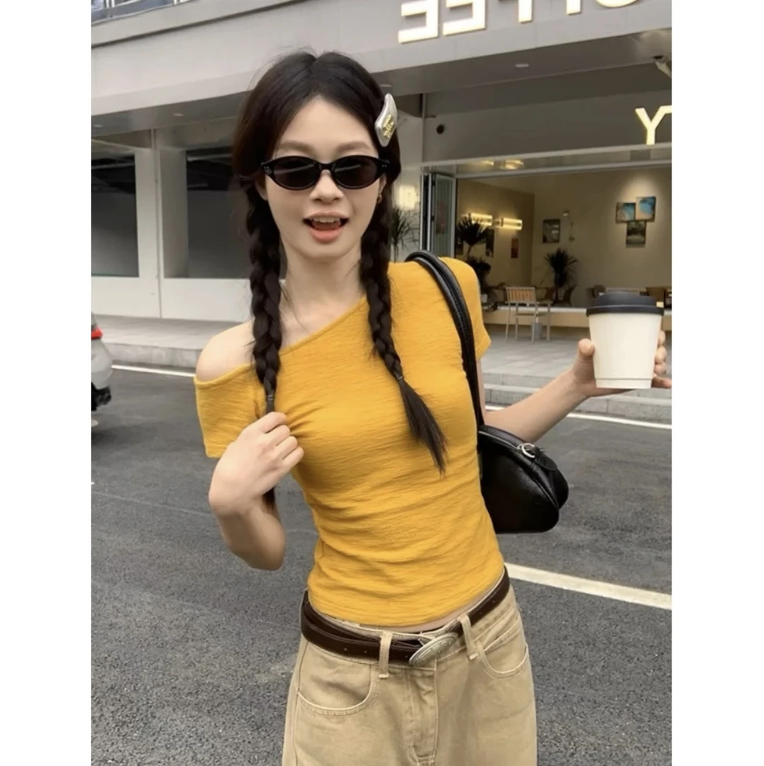 黄色斜肩短袖t恤女夏季新款肌理感露肩修身短款显瘦辣妹体恤上衣