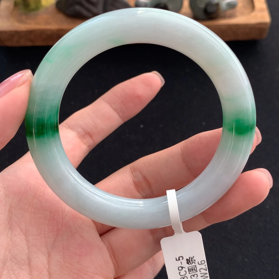 翡翠未镶嵌手镯微瑕