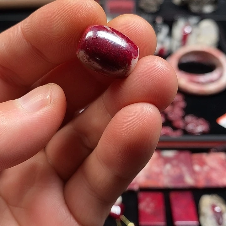 天然辰砂天然朱砂原矿桶珠吊坠