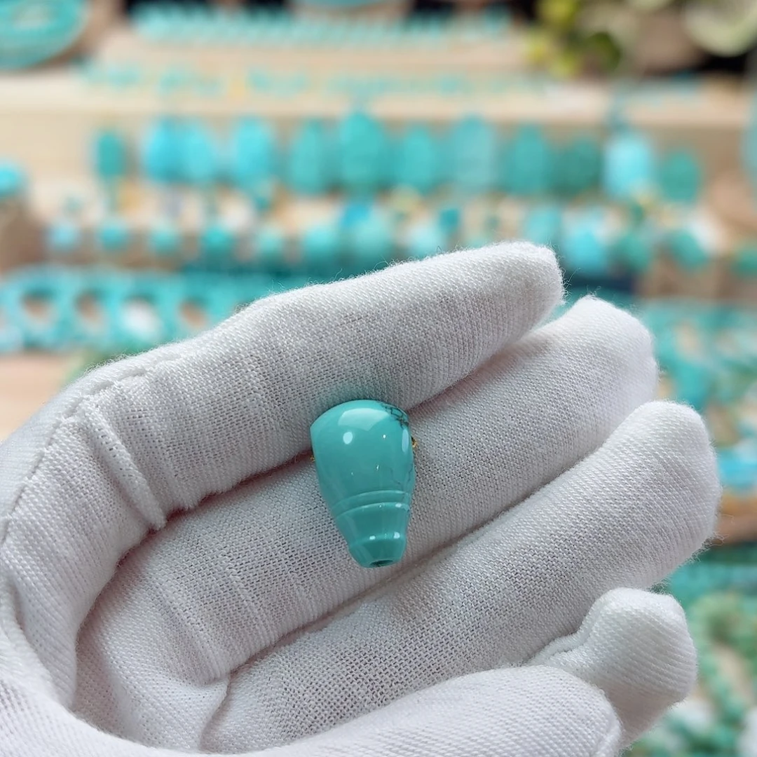 月***亮绿松石未镶嵌珠宝奇石