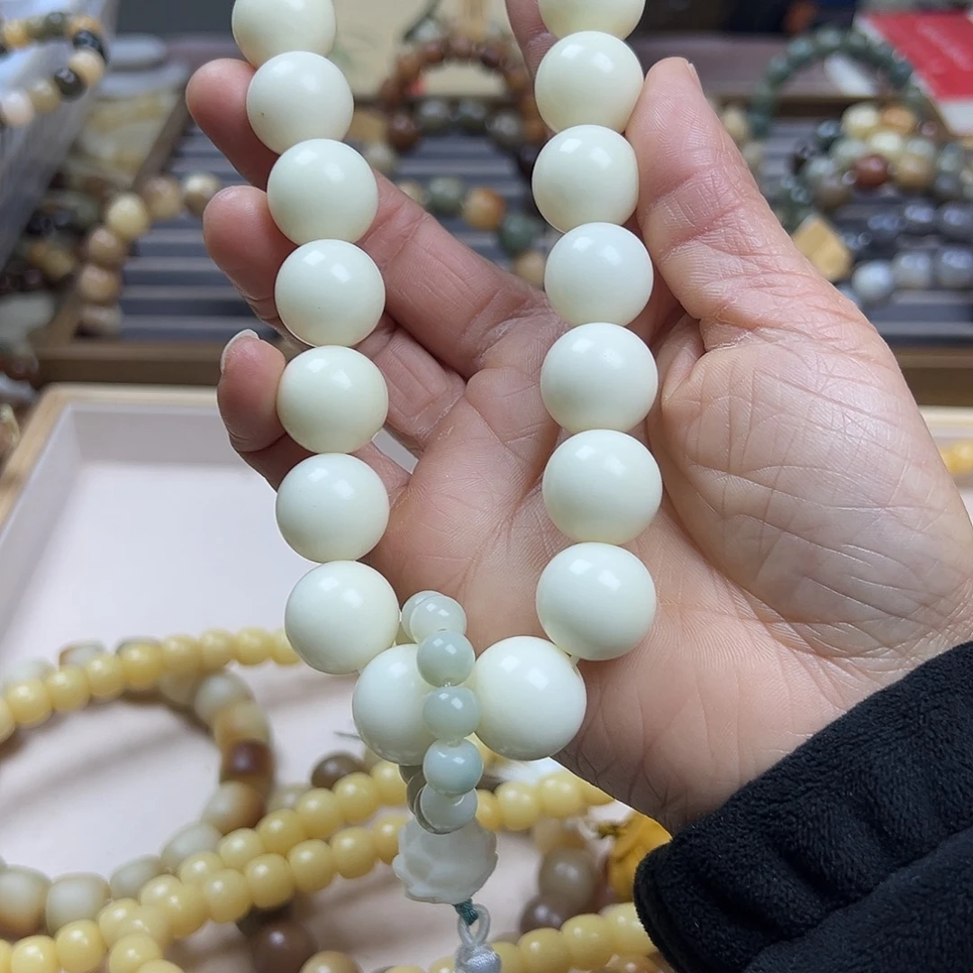 白玉菩提吊坠17卡