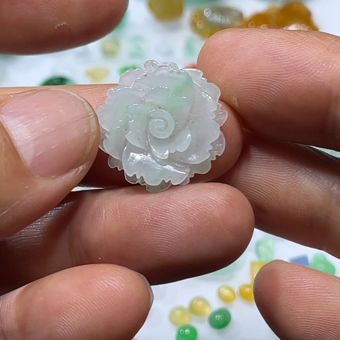 定制翡翠未镶嵌花