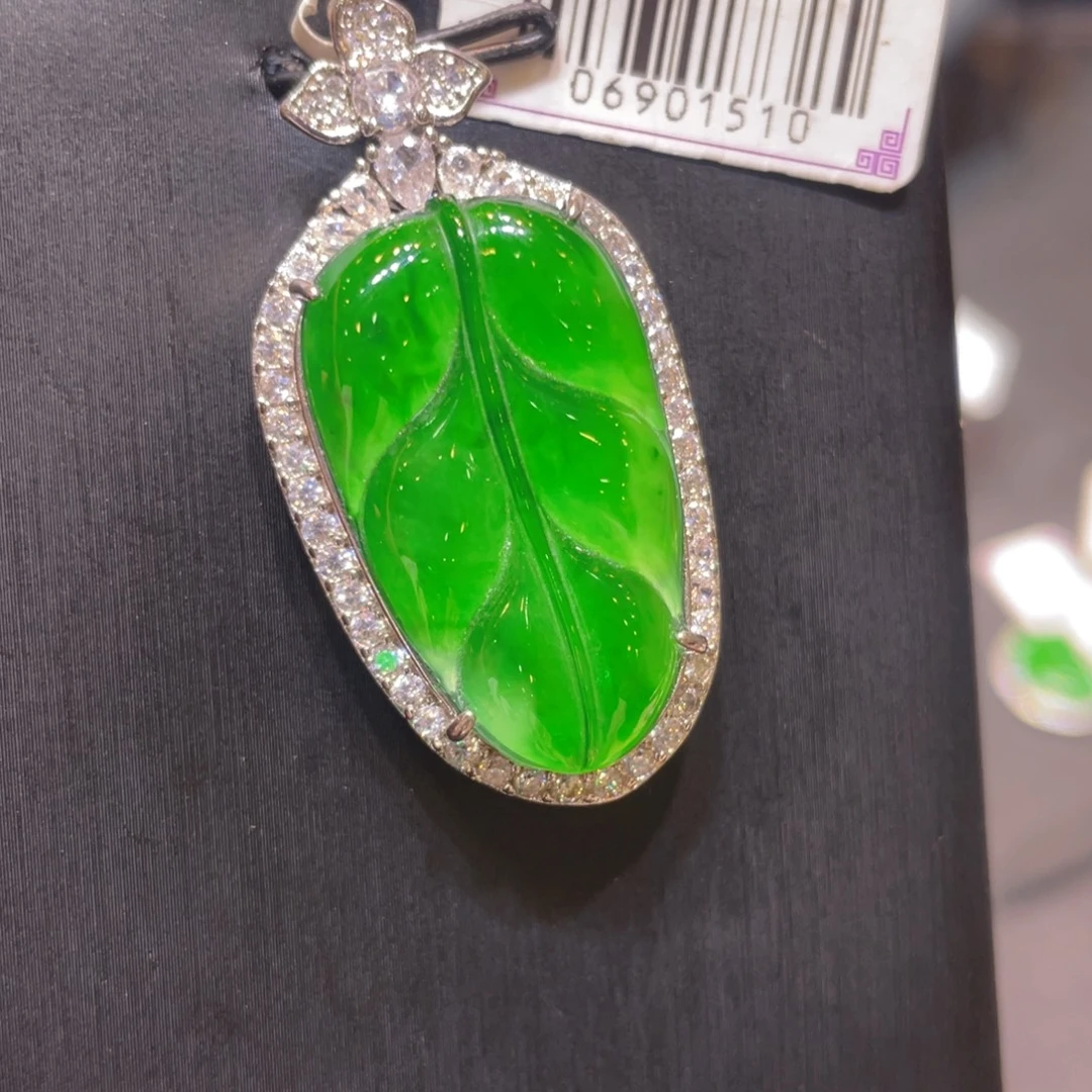 翡翠未镶嵌颈饰吊坠