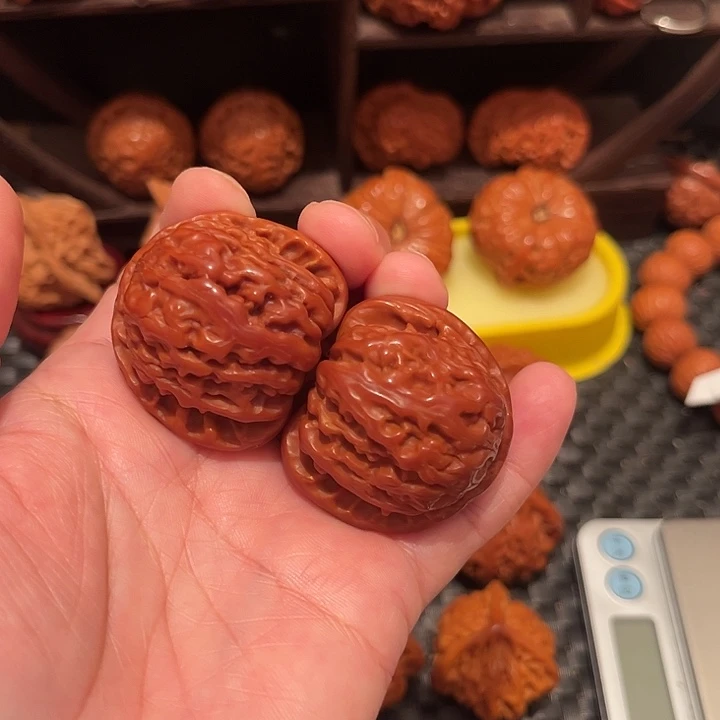 人***态把件文玩核桃白狮子