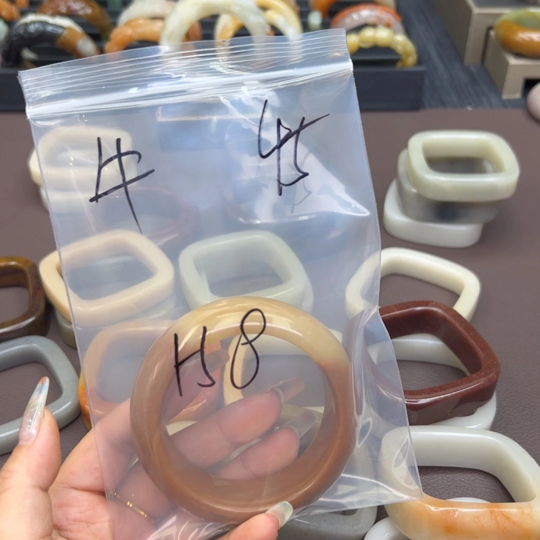 石英质玉手镯未镶嵌梦***牛