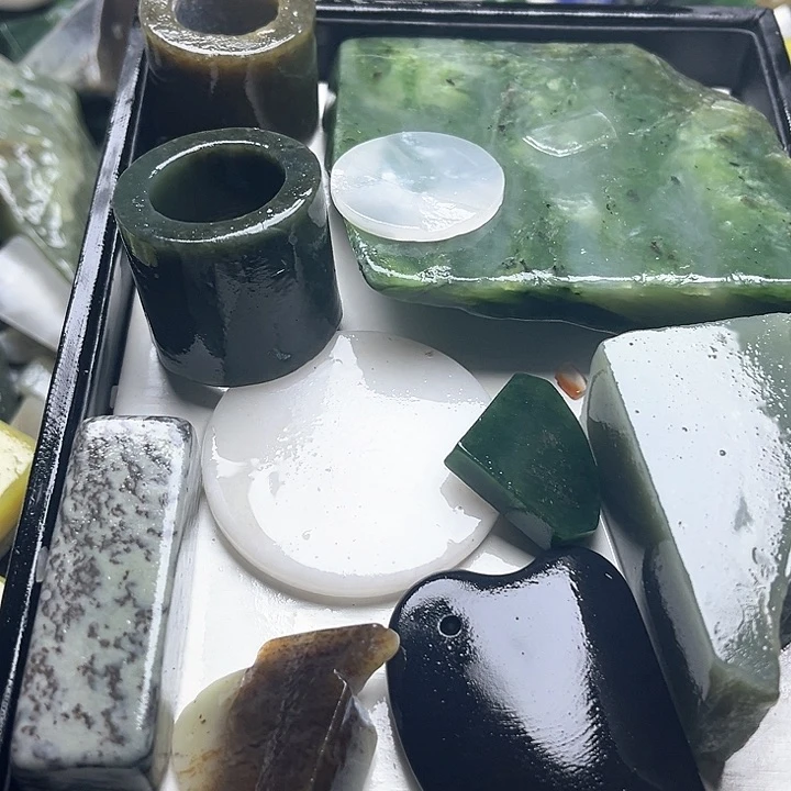 和田玉（糖玉）和田玉边角料9K金镶嵌鱼*