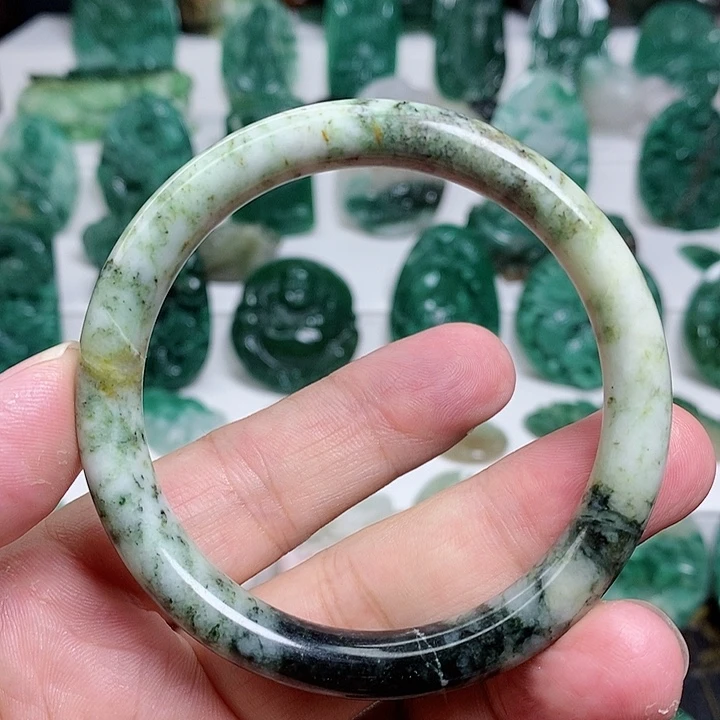 未镶嵌独山玉颈饰