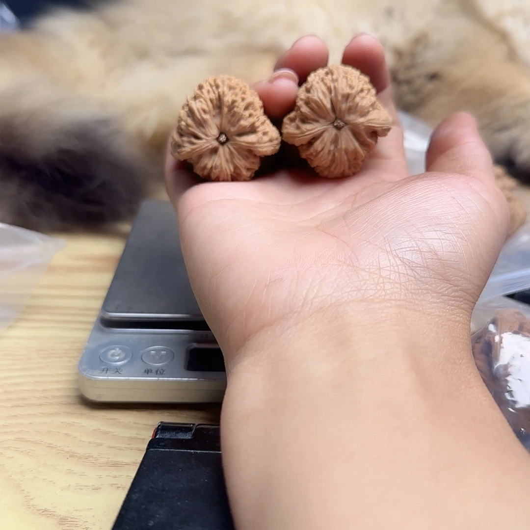 朱***洺桃核吊坠核桃核桃