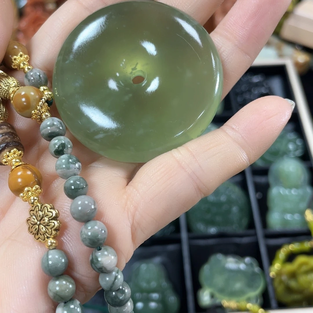 蛇纹石玉颈饰未镶嵌慕*卿