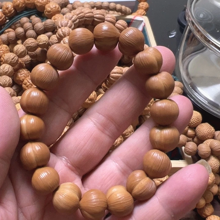 皮桃手串13左右瑕疵反油