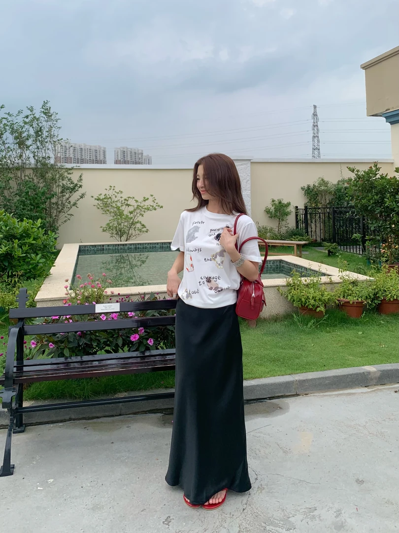 林小野‘爆款延续’缎面光泽感长裙