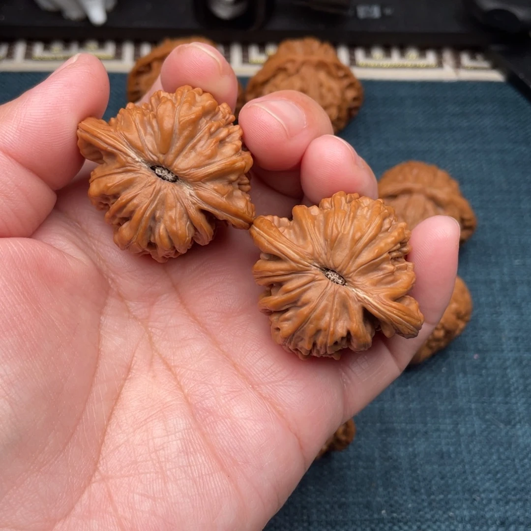 文玩核桃把件全品红皮四座楼42