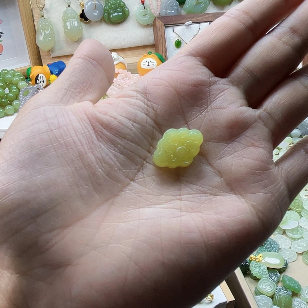 和田玉未镶嵌颈饰啦****～