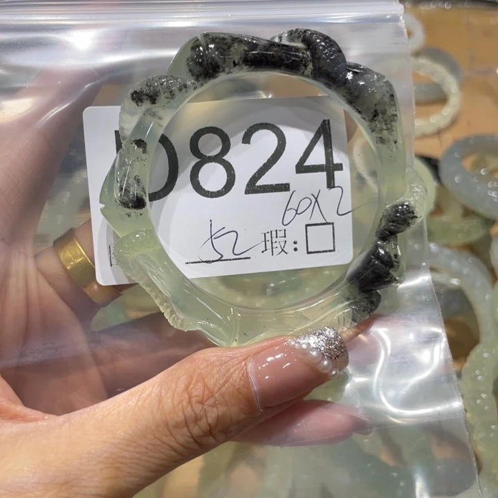 未镶嵌蛇纹石玉手镯东****.