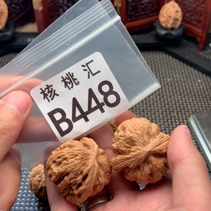 文玩核桃吊坠红锦鲤