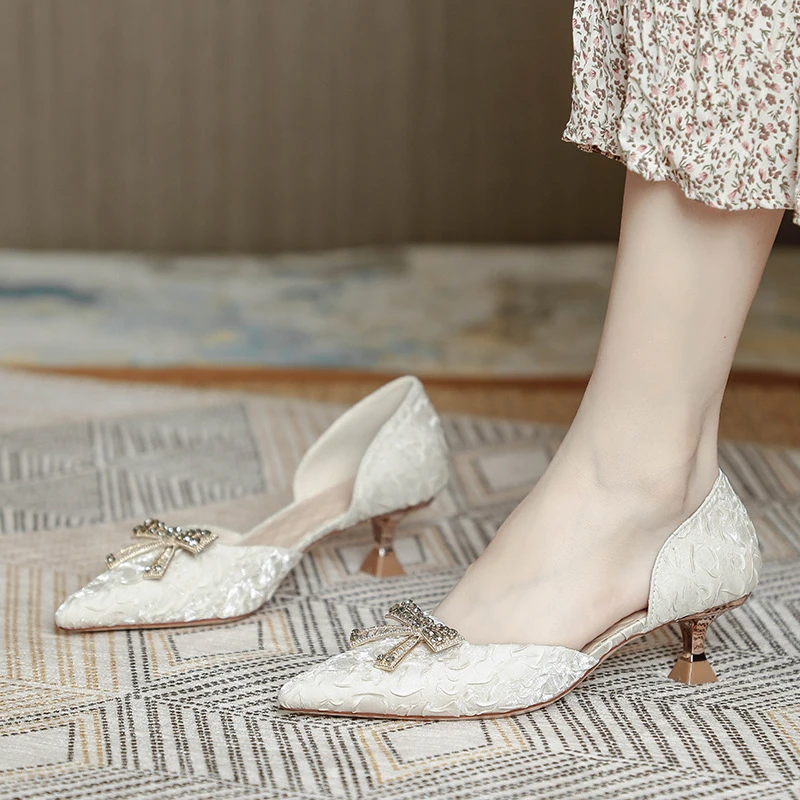 凉鞋女士2025仙女风中空尖头新款中跟包头单鞋女细跟时尚高跟女式