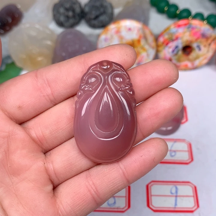 玛瑙/玉髓颈饰未镶嵌郁**?