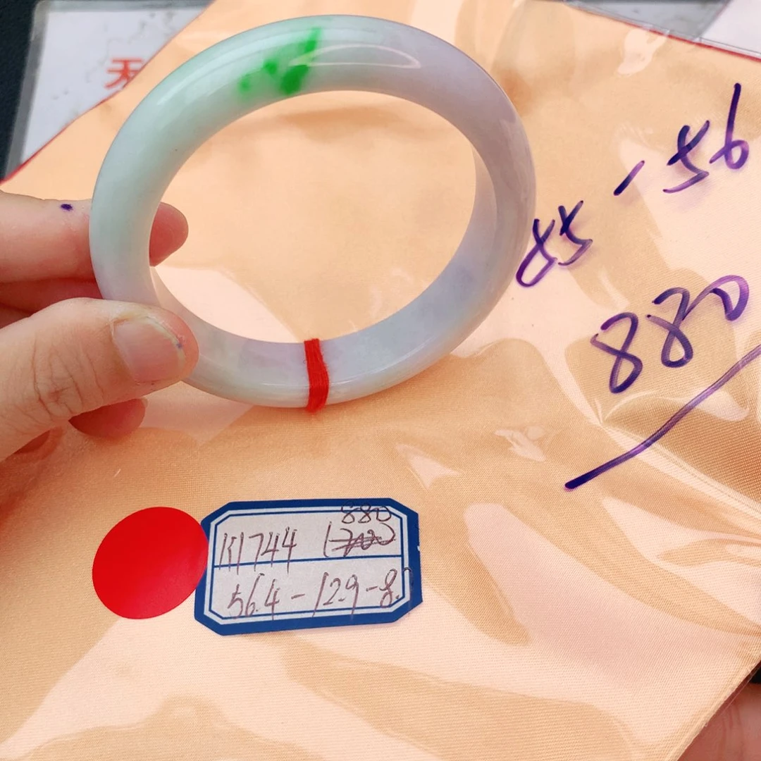 翡翠手镯未镶嵌翡翠