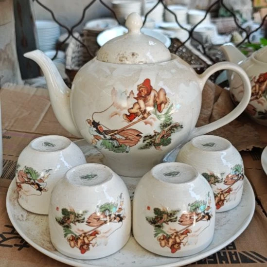 库存微瑕三打白骨精多孔茶壶一套