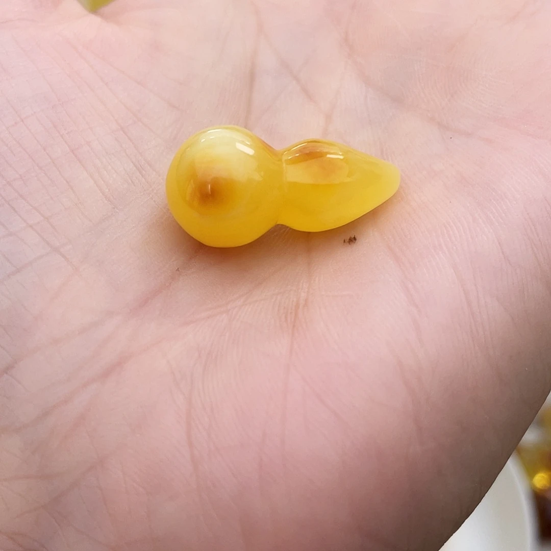 @***瑜琥珀吊坠(赠链)未镶嵌
