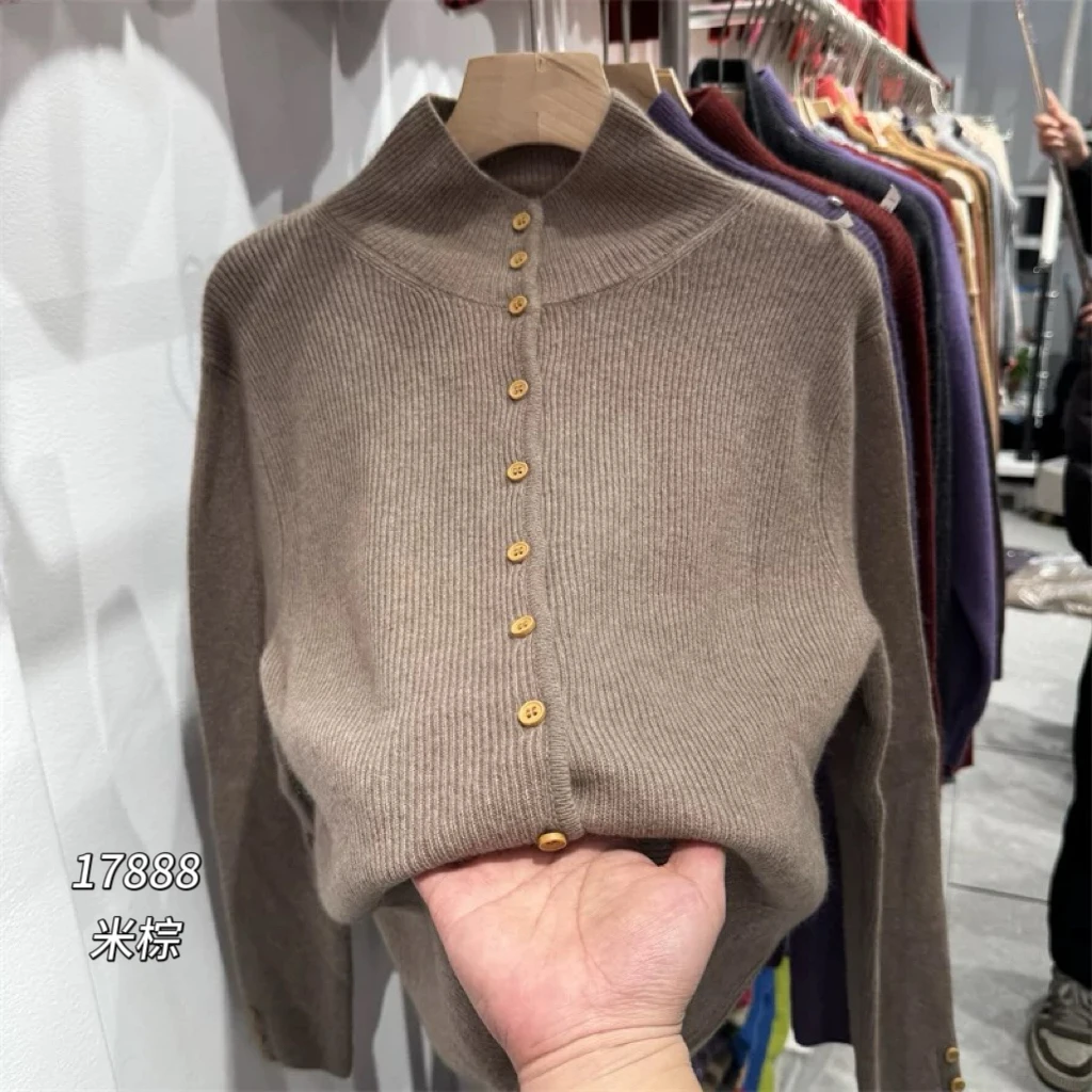 17888（部分无水洗唛介意慎拍）CHUXUN半高领手袖三粒扣针织开衫