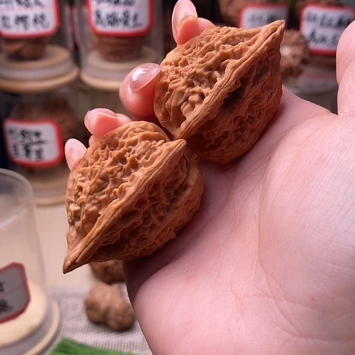 乔***.文玩核桃把件吸血鬼……