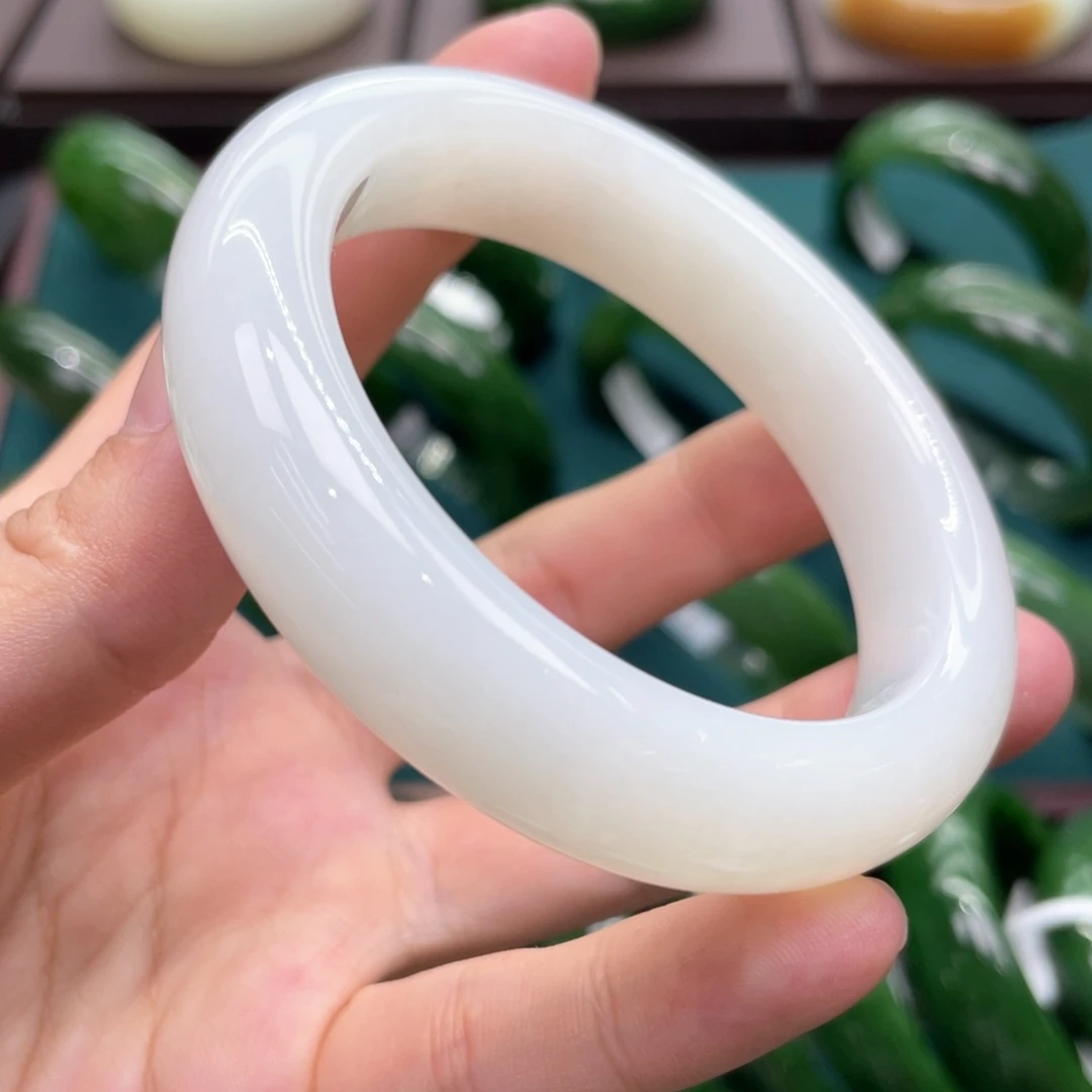 和田玉未镶嵌手镯