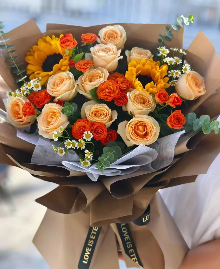 A4套餐：香槟+多头橙芭比+向日葵+风铃花+尤加利