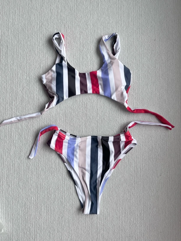 七彩条纹分体泳衣Bikini