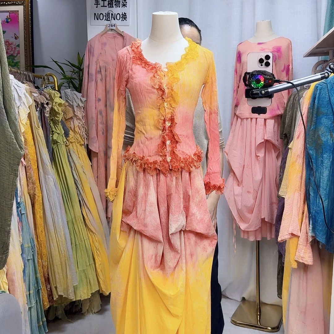 棉植物染黄红色上衣