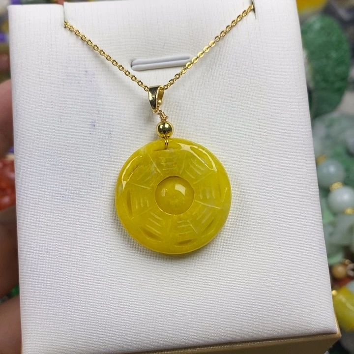 翡翠未镶嵌吊坠(赠链)