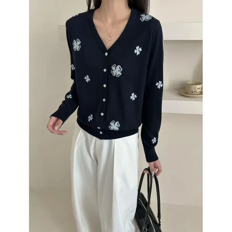 【兰亭花】妈妈款时尚减龄刺绣图案慵懒风高级长袖515上衣针织衫