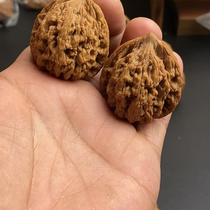 理***鱼核桃文玩核桃，麦穗虎头  三角型