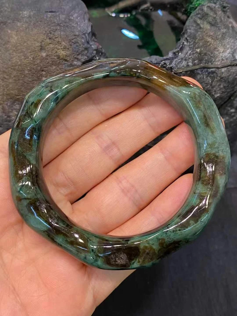 三彩随形翡翠手镯