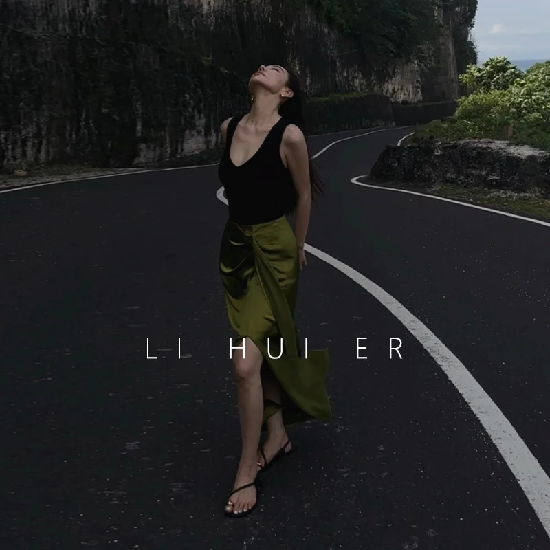 LiHuiEr李慧儿【遂夏】2025显瘦高级气质小众夏季U领无袖背心2X815