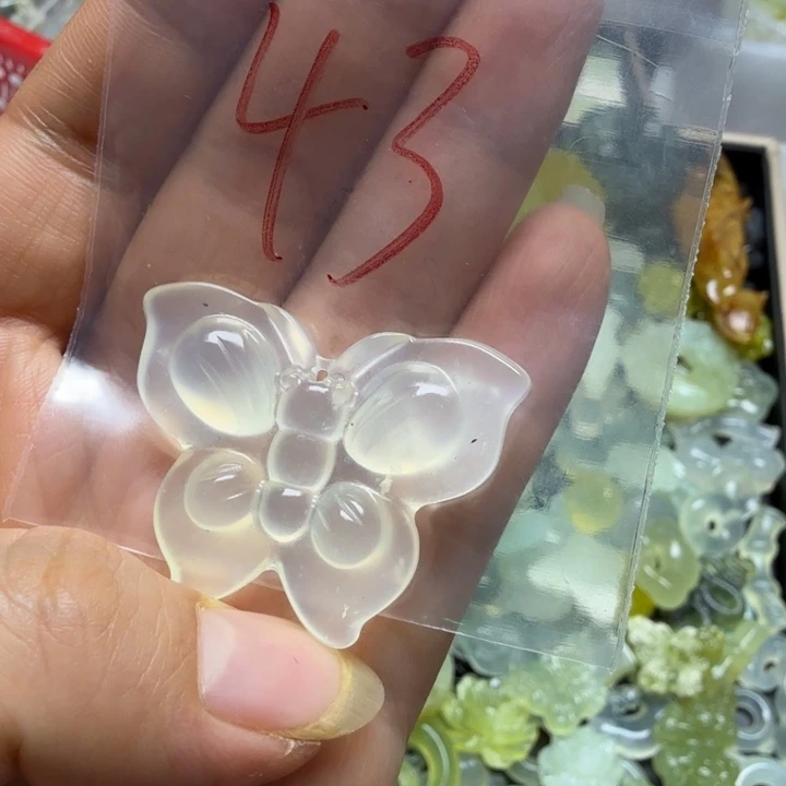 透闪石-蛇纹石玉吊坠未镶嵌