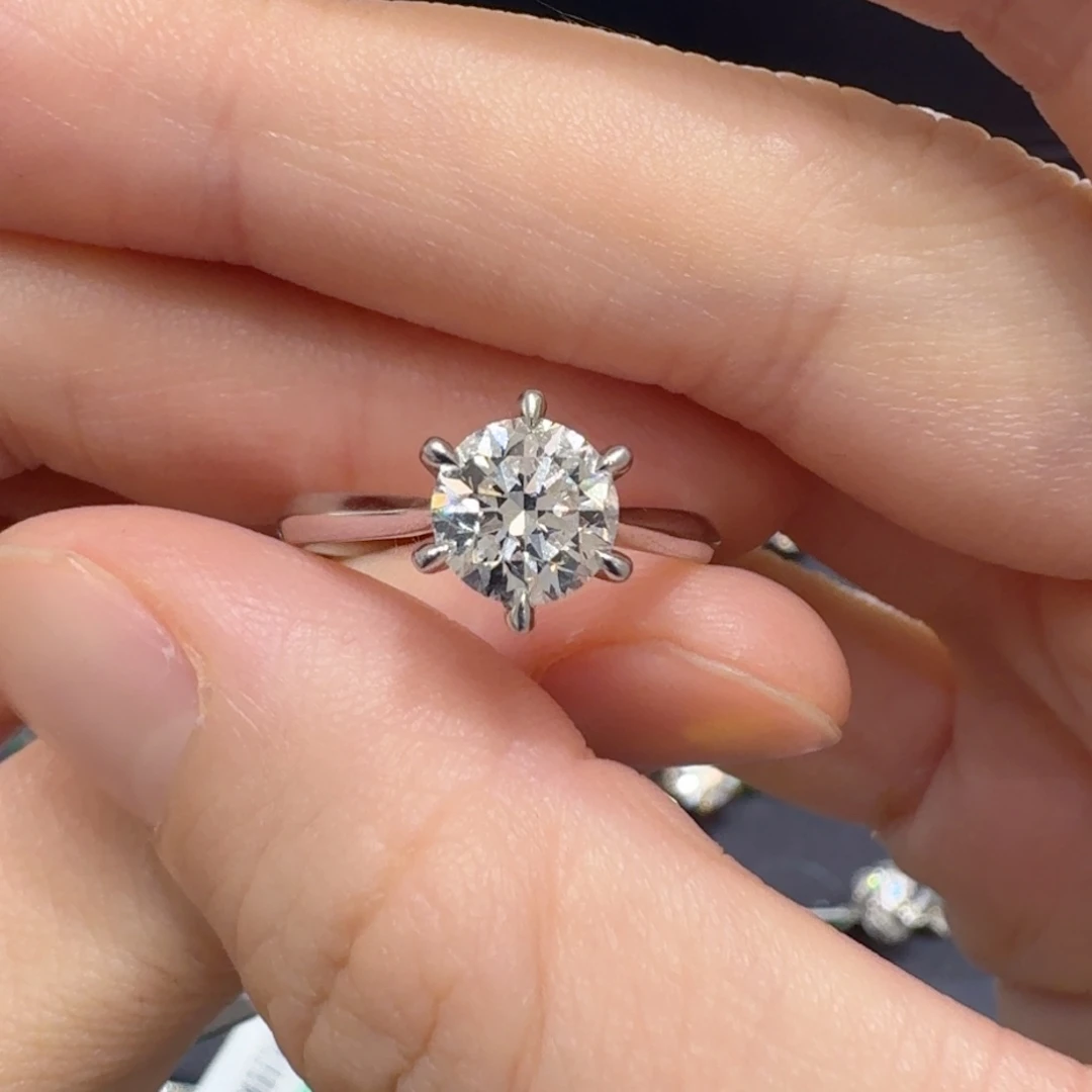 赫***赫实验室培育钻石铂Pt950镶嵌周六1.7克拉17圈r51105001603