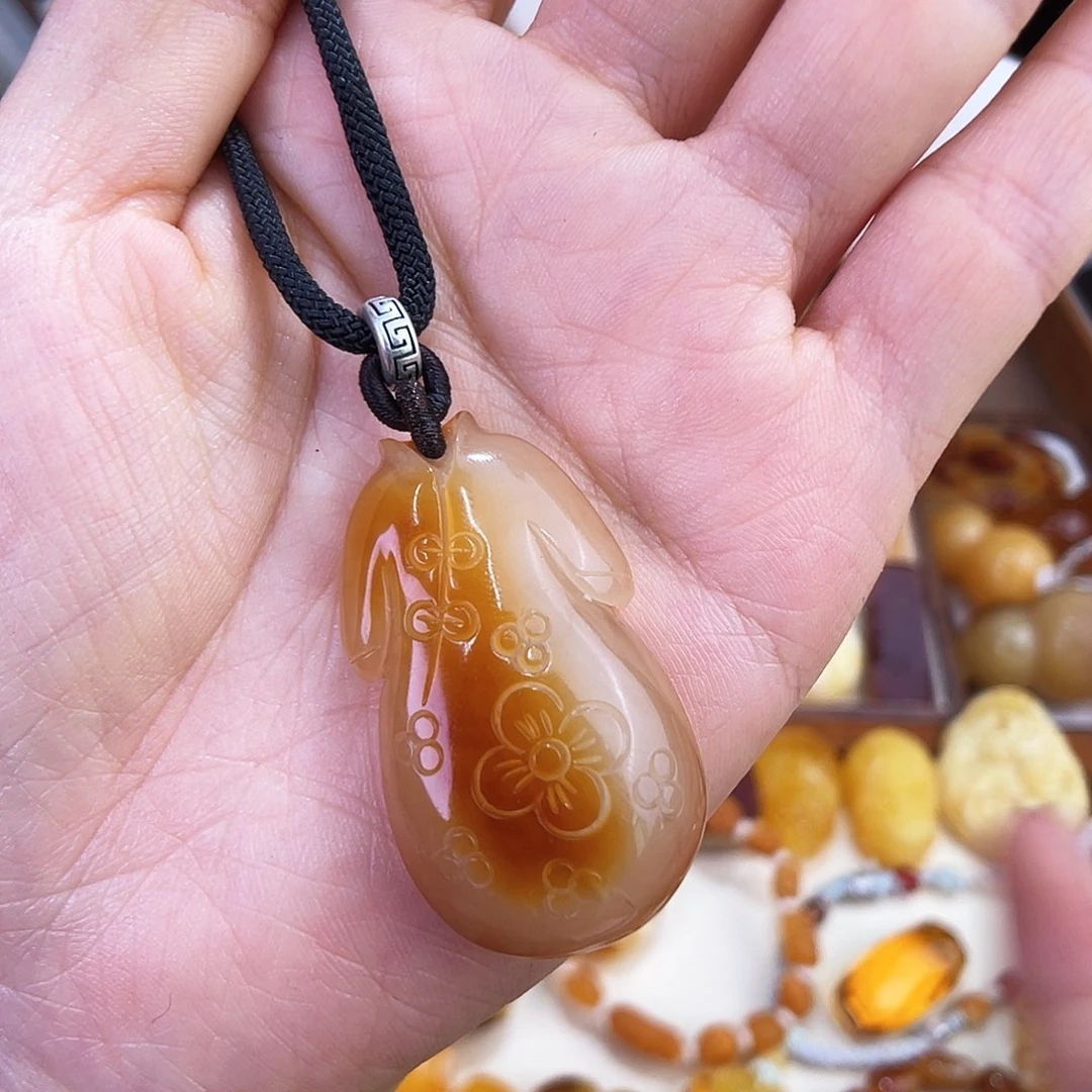 未镶嵌琥珀珠宝奇石